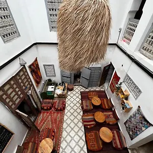  Hostel Earth